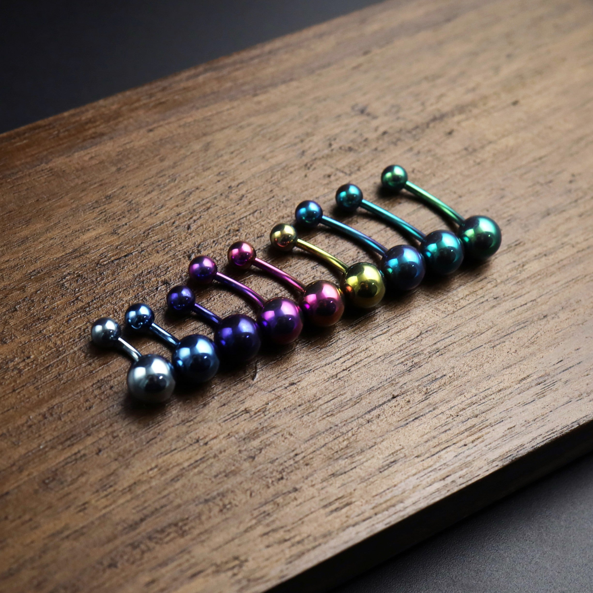 Classic externally threaded Titanium Belly Ring