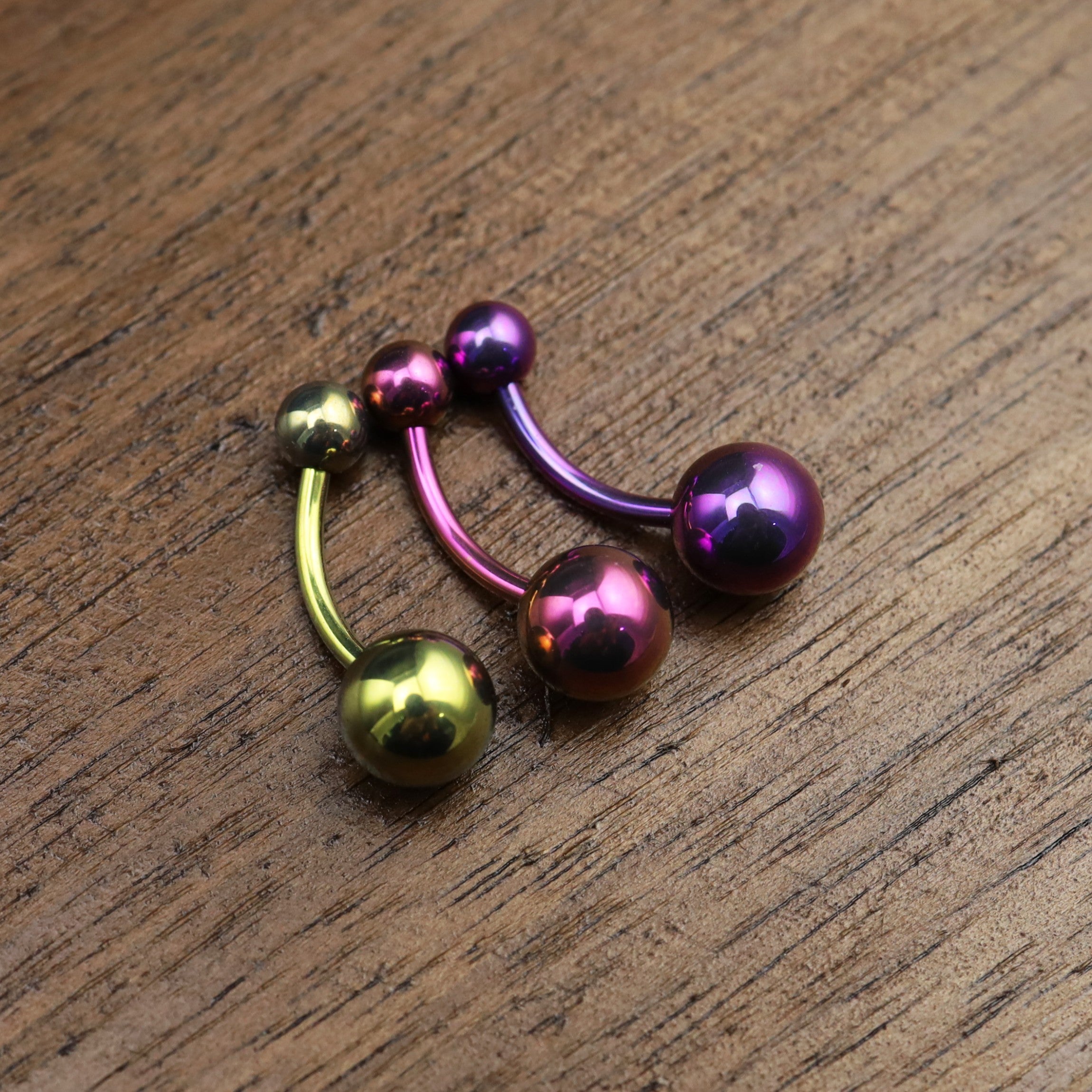 Classic externally threaded Titanium Belly Ring