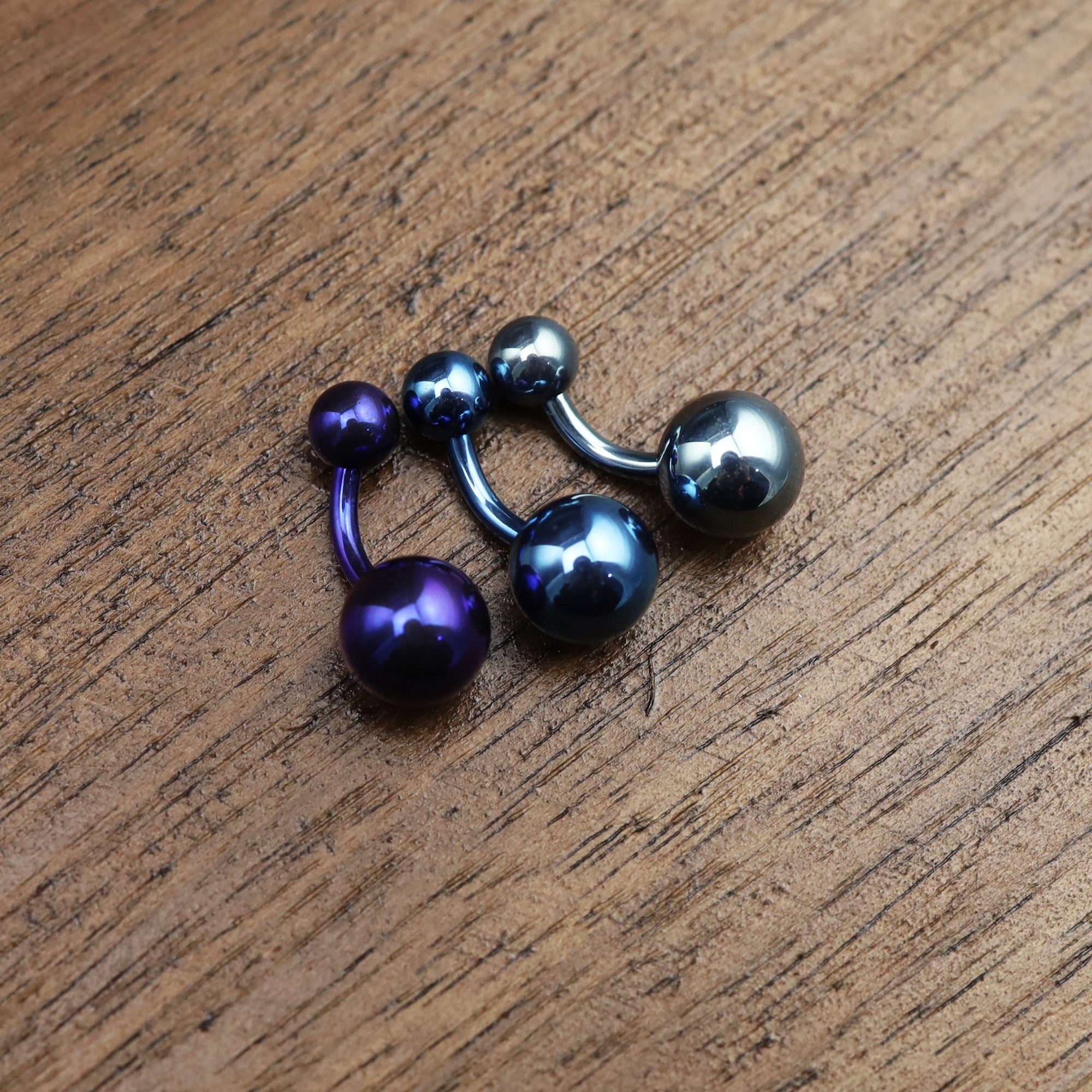 Classic externally threaded Titanium Belly Ring