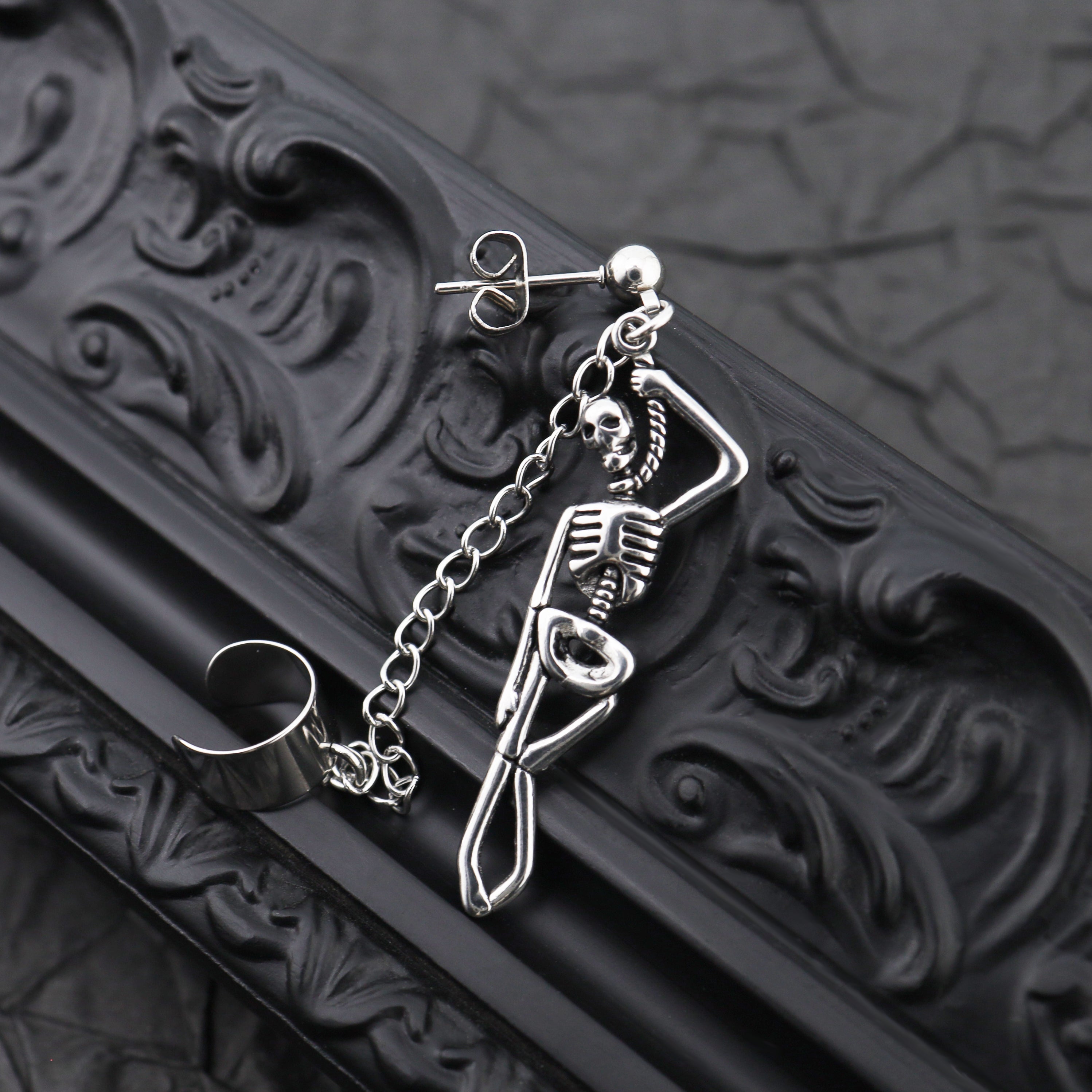 Thin Gauge Openwork Skull Chain Dangle tainless steel Earrings ph1