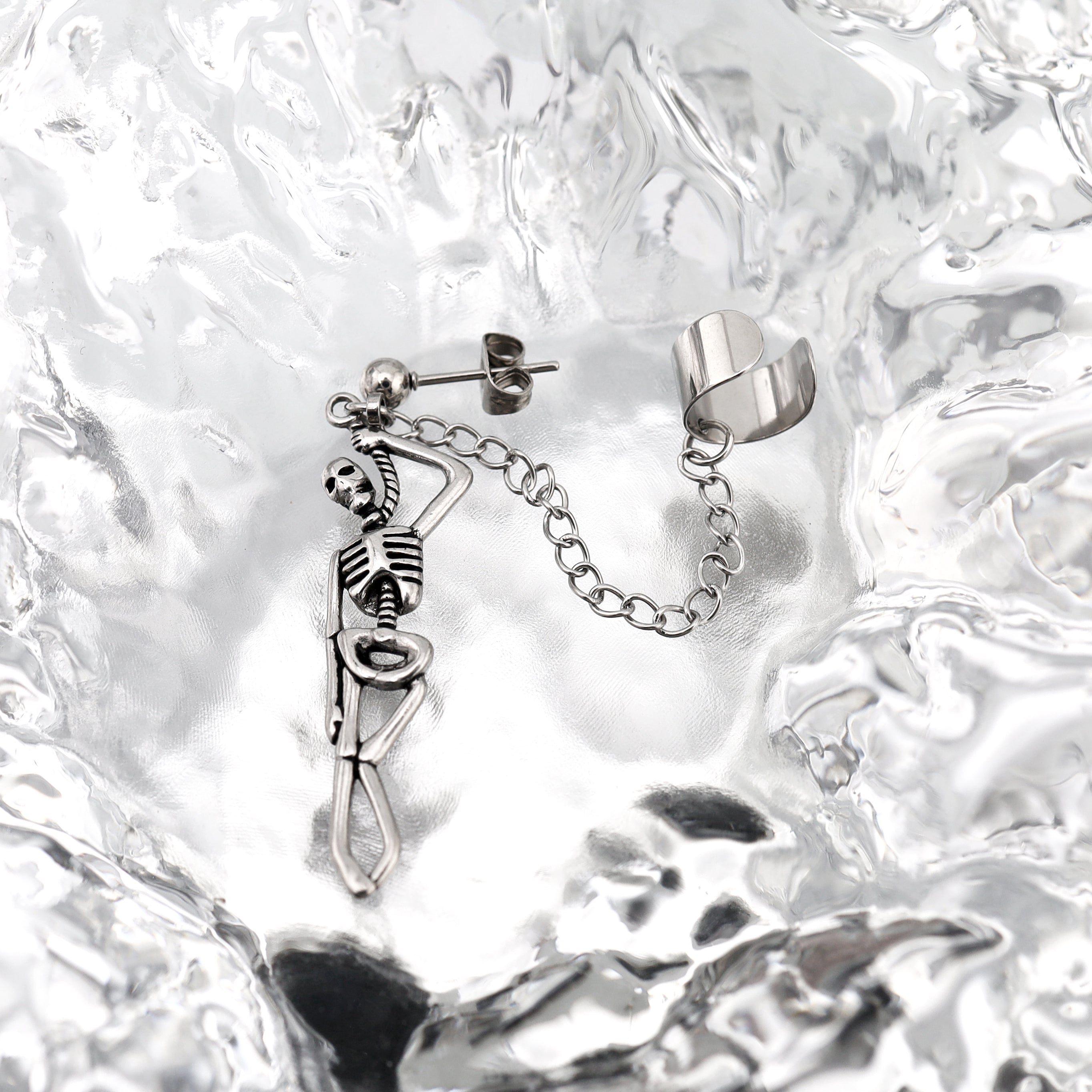 Thin Gauge Openwork Skull Chain Dangle tainless steel Earrings ph1