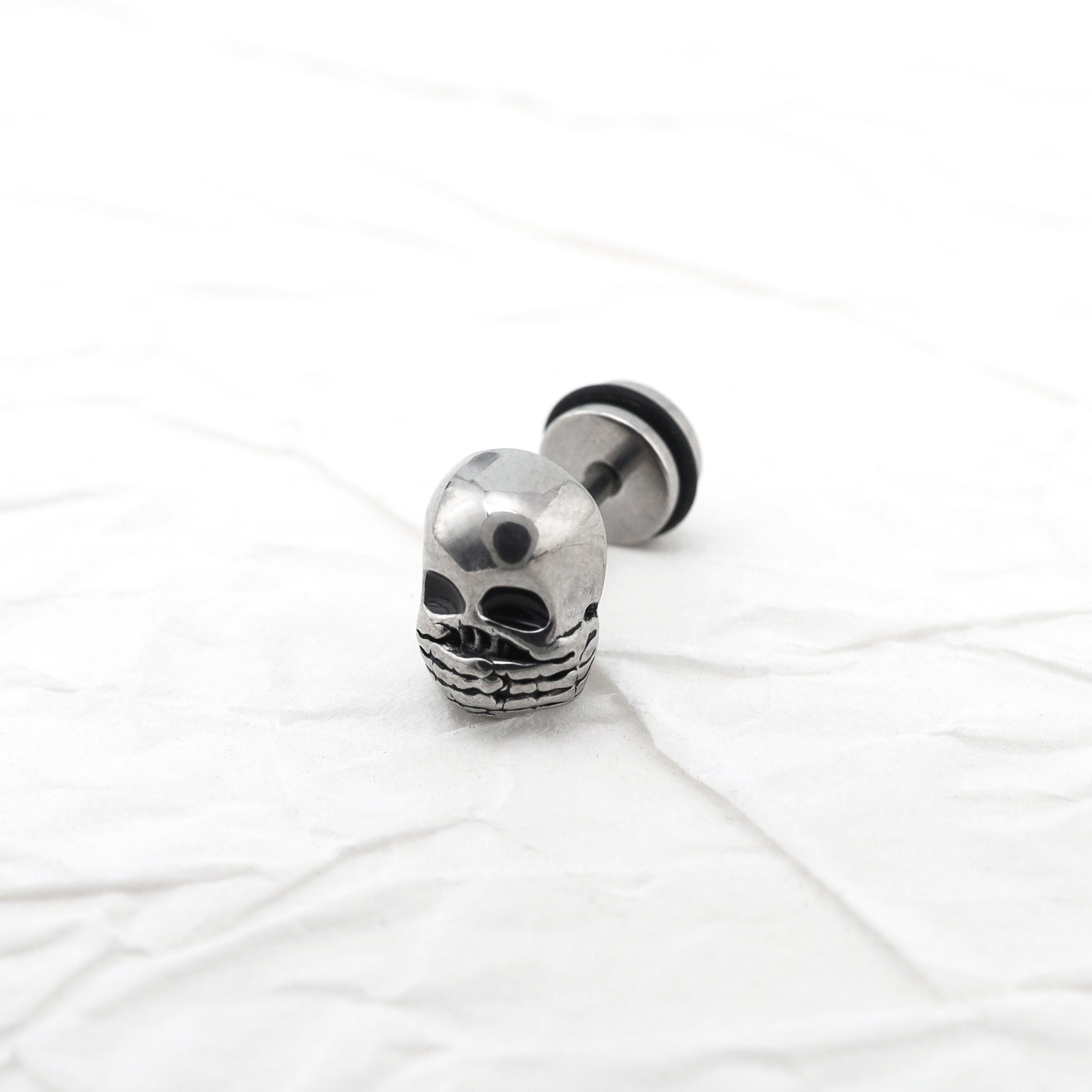 "Shushing" Skull tainless steel Ear Studs ph1