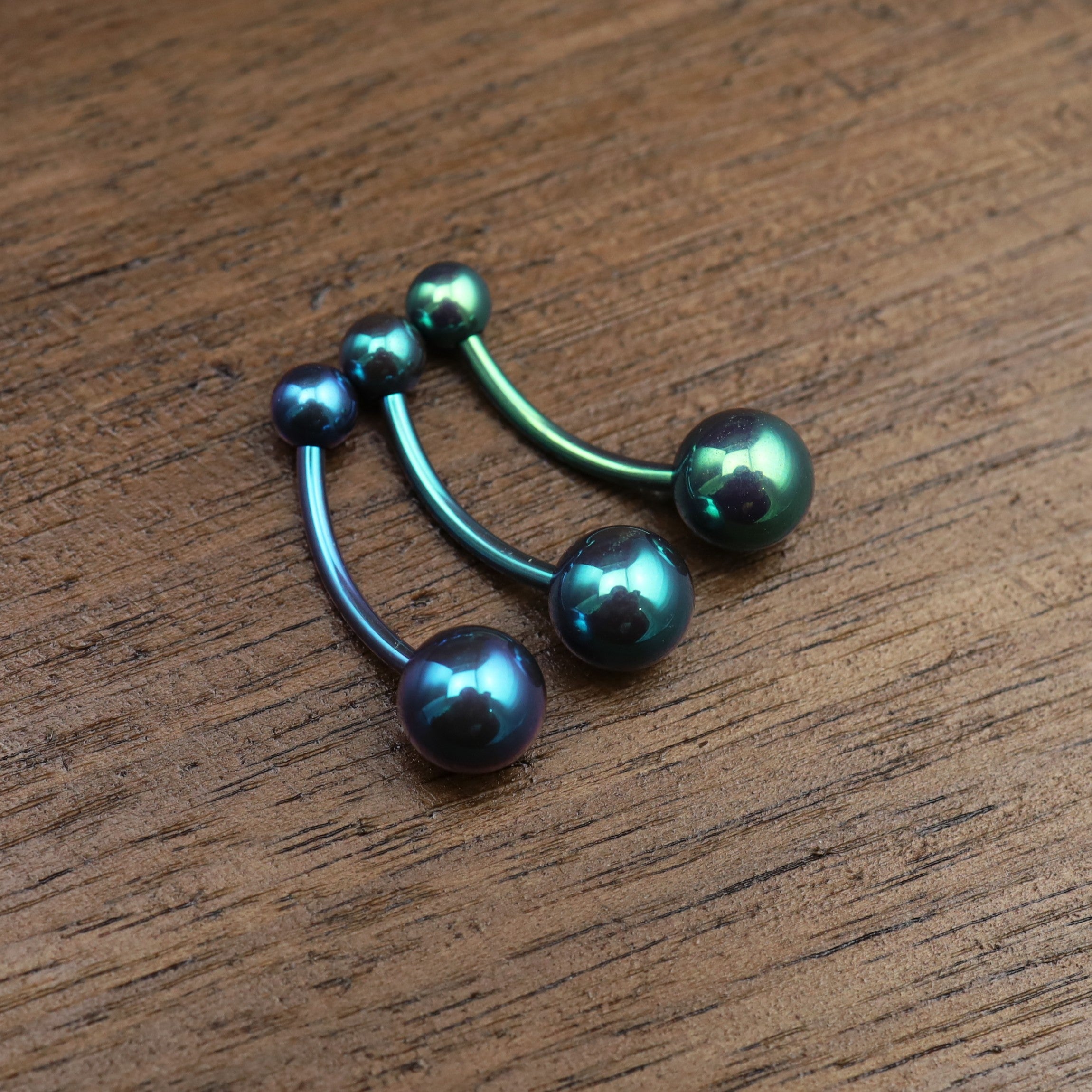 Classic externally threaded Titanium Belly Ring