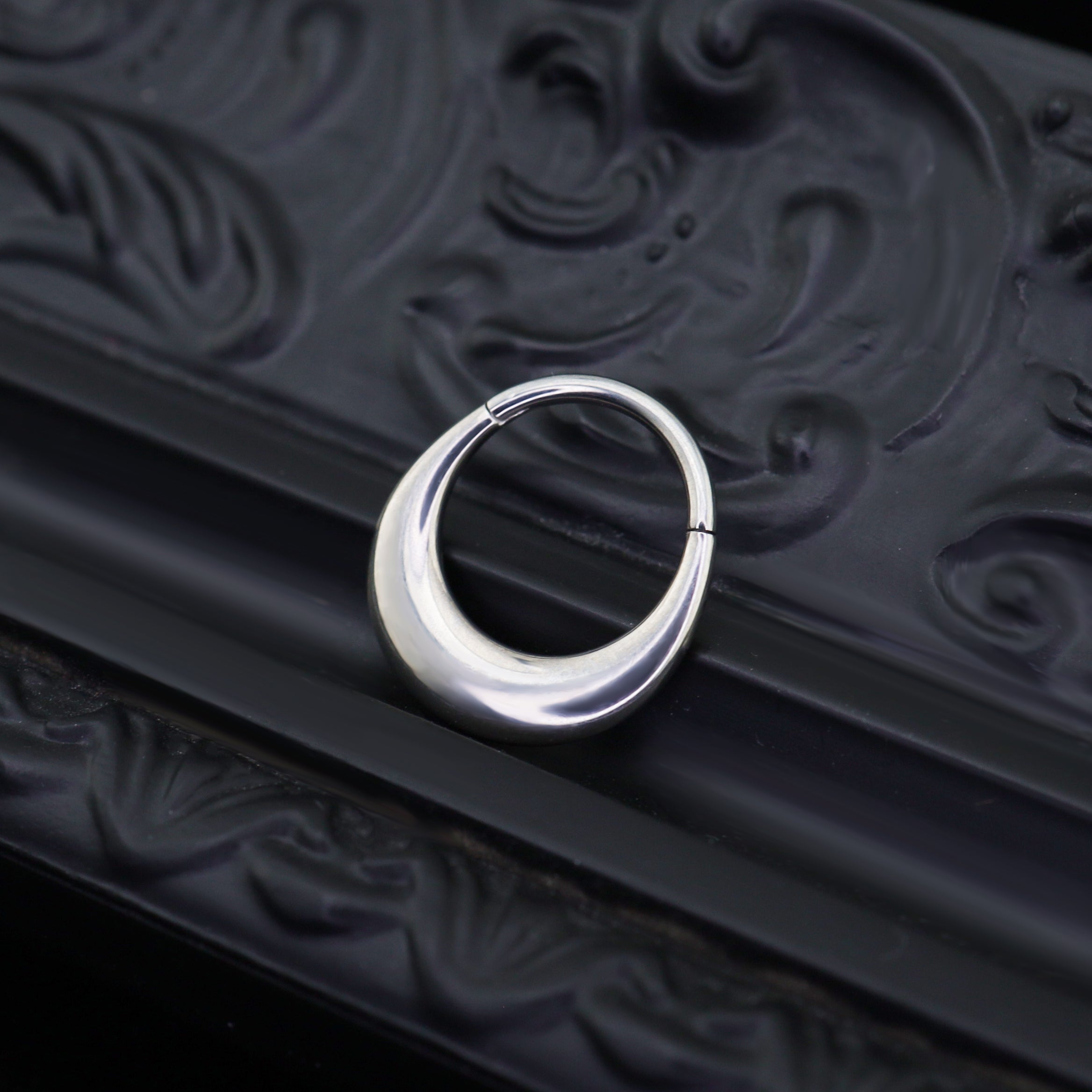 Simple Moon Titanium Segment Hoop ph1