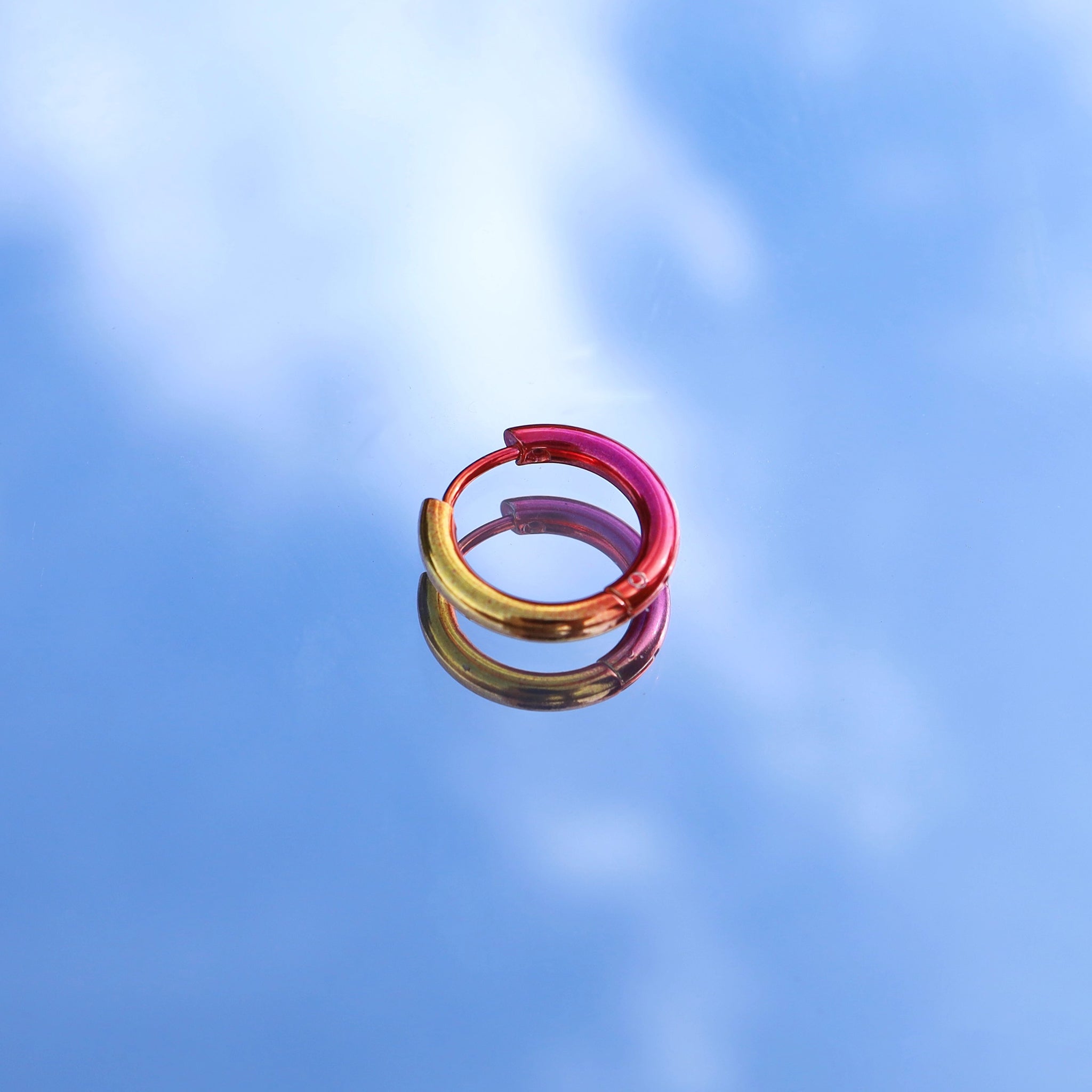 グラデーションカラーのステンレススチールイヤリング