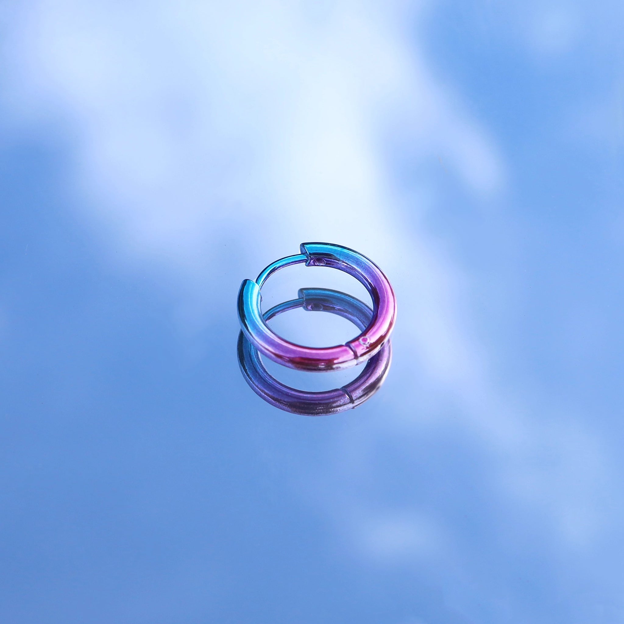 グラデーションカラーのステンレススチールイヤリング