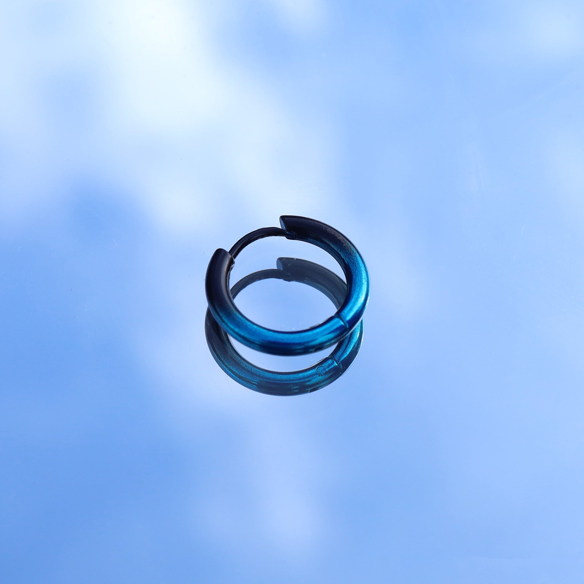 グラデーションカラーのステンレススチールイヤリング