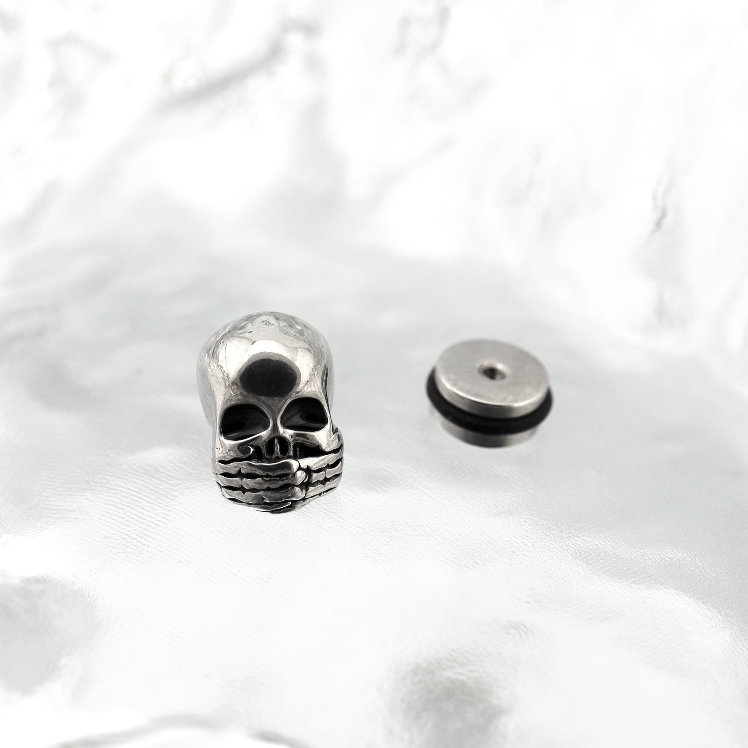 "Shushing" Skull tainless steel Ear Studs ph1