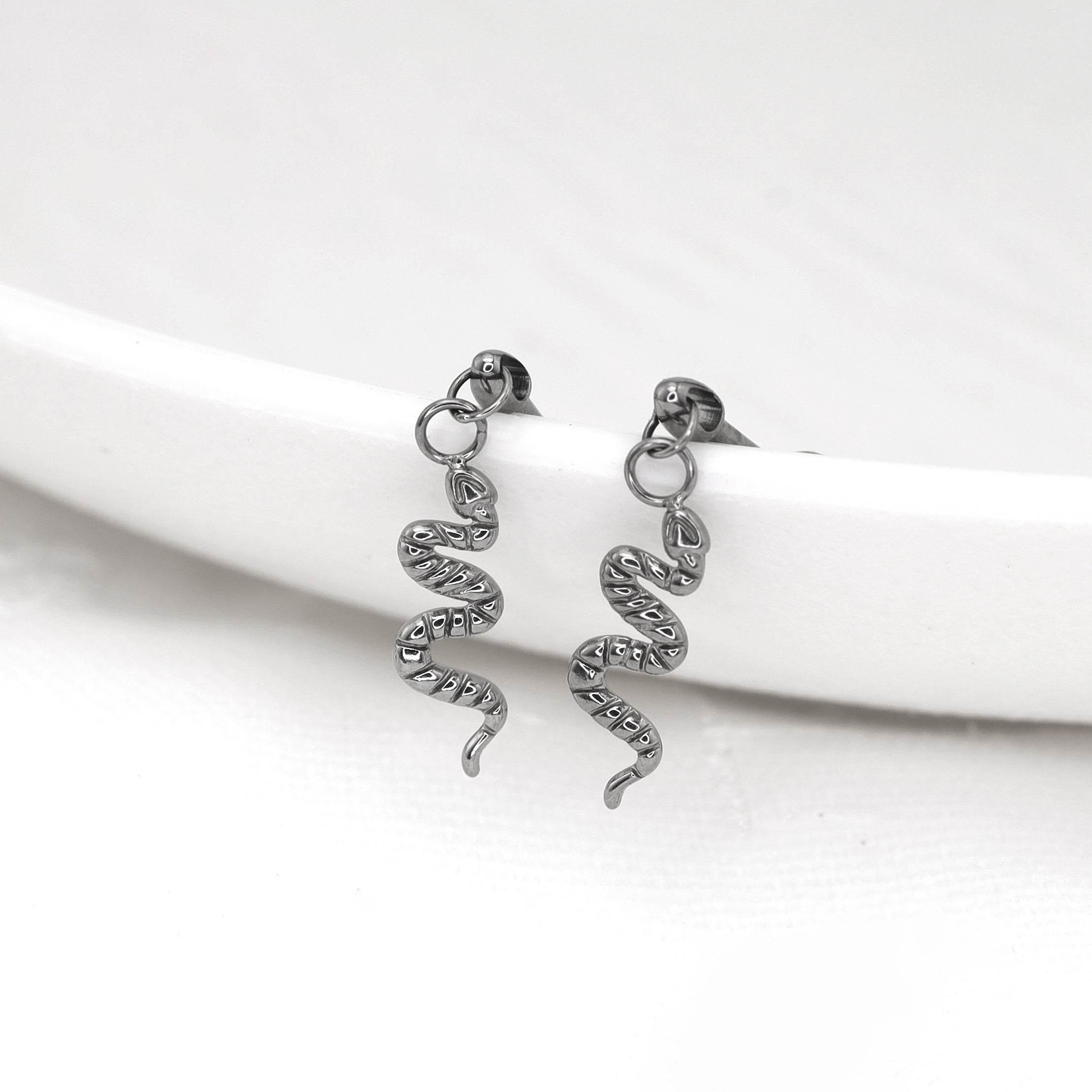 Engraved Snake Titanium Pendant Stud ph1